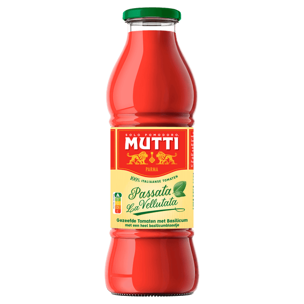 Mutti Passata with basil