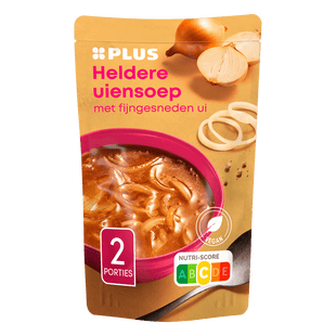 Heldere soep met fijngesneden ui