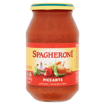 Frische Teigwaren und Pastasoße