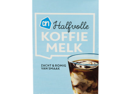 Teilentrahmte Kaffeemilch