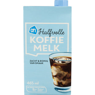 Teilentrahmte Kaffeemilch