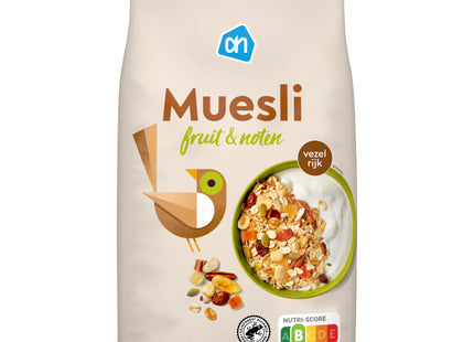 Müsli mit Früchten und Nüssen