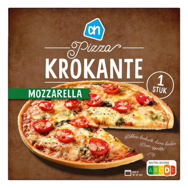 Crispy mozzarella pizza