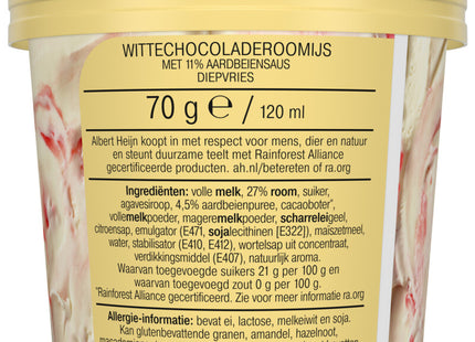 Witte chocolade roomijs aardbeiensaus