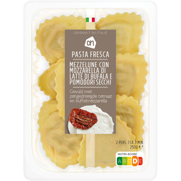 Half-moon pasta with mozzarella