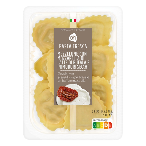 Mezzelune con mozzarella