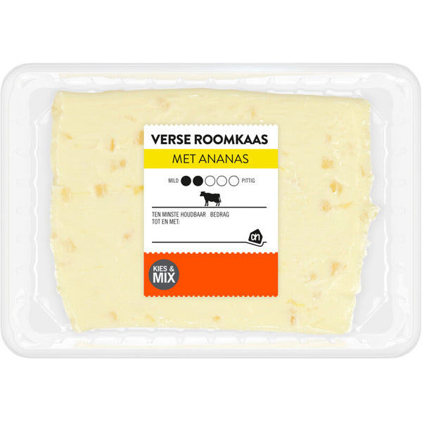Frischer Hüttenkäse mit Ananas