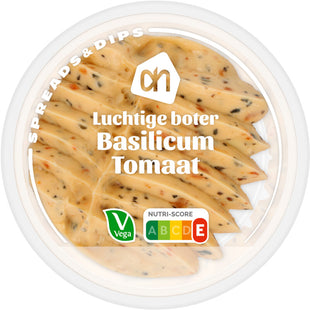 Luchtige boter basilicum tomaat