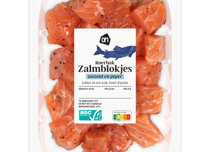 Roerbak zalmblokjes zeezout en peper