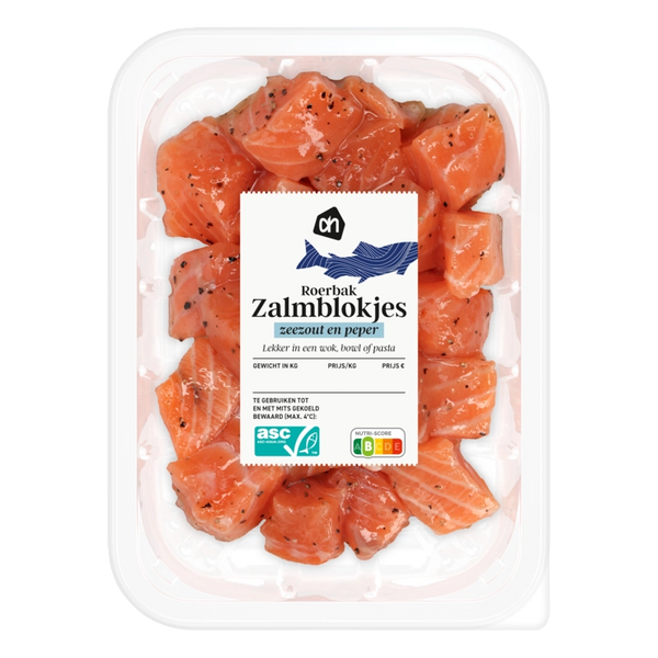 Pfannenfertige Lachswürfel mit Meersalz und Pfeffer