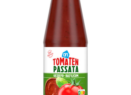Tomaten passata gezeefd basilicum
