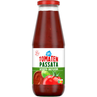 Tomaten passata gezeefd basilicum