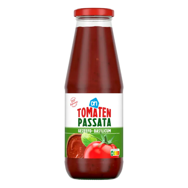 Tomaten passata gezeefd basilicum