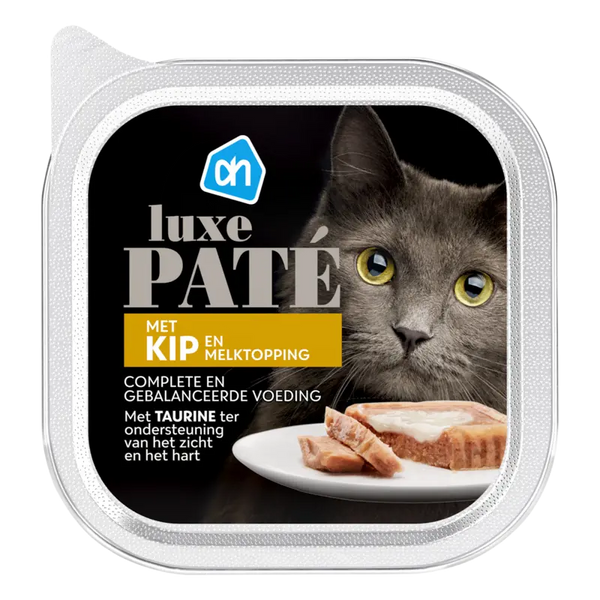 Luxury pâté with chicken and milk topping