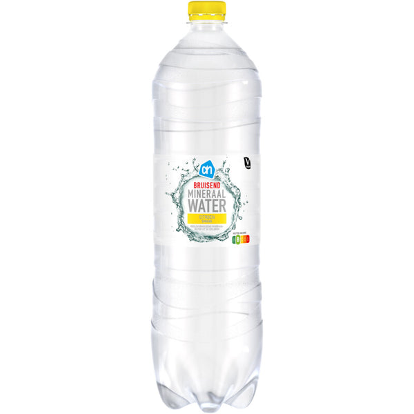 Sprudelndes Mineralwasser Zitrone