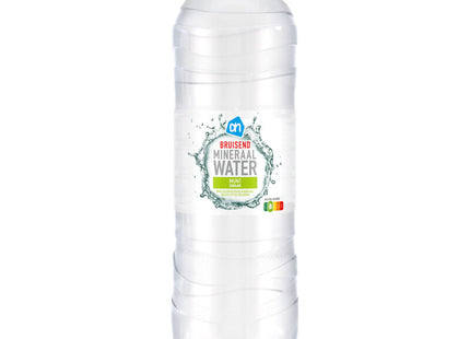 Sprudelndes Mineralwasser mit Minze