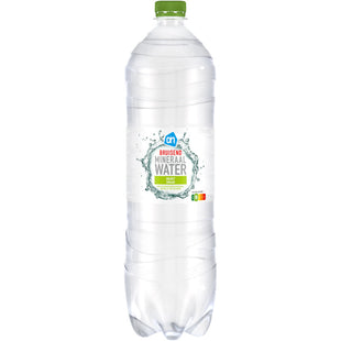 Sprudelndes Mineralwasser mit Minze