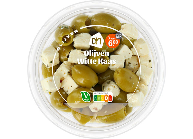 Groene olijven met witte kaas